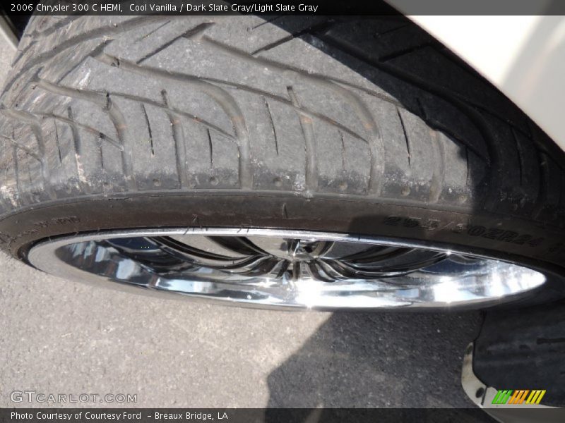 Cool Vanilla / Dark Slate Gray/Light Slate Gray 2006 Chrysler 300 C HEMI