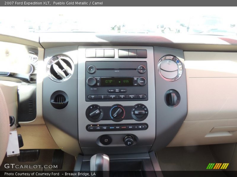 Pueblo Gold Metallic / Camel 2007 Ford Expedition XLT
