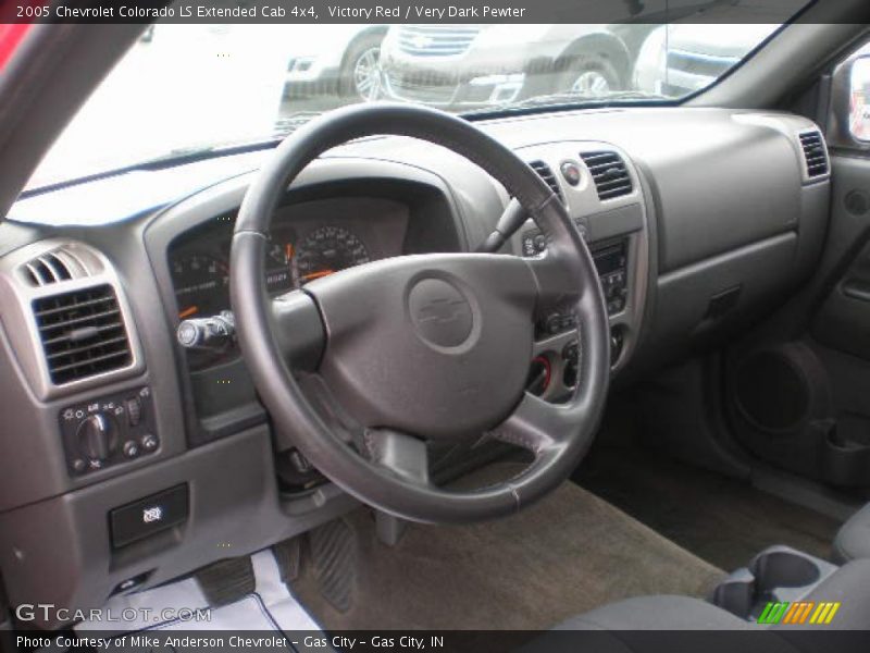 Dashboard of 2005 Colorado LS Extended Cab 4x4