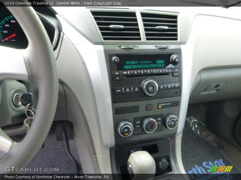 Summit White / Dark Gray/Light Gray 2010 Chevrolet Traverse LS