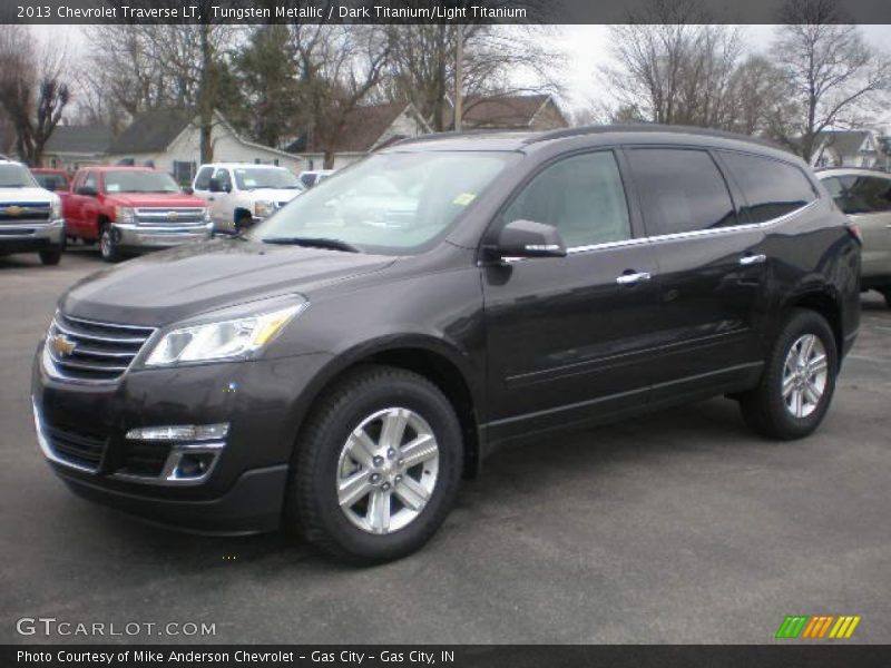 Front 3/4 View of 2013 Traverse LT