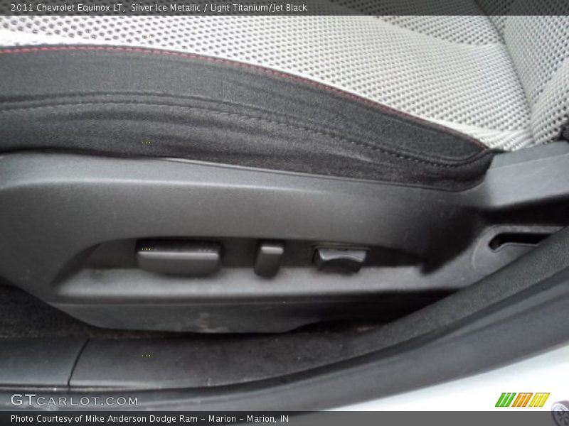 Silver Ice Metallic / Light Titanium/Jet Black 2011 Chevrolet Equinox LT