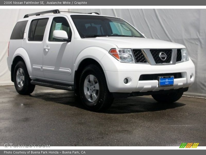 Avalanche White / Graphite 2006 Nissan Pathfinder SE