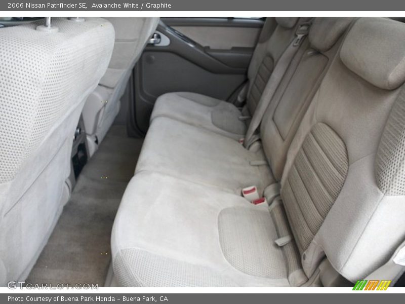 Avalanche White / Graphite 2006 Nissan Pathfinder SE