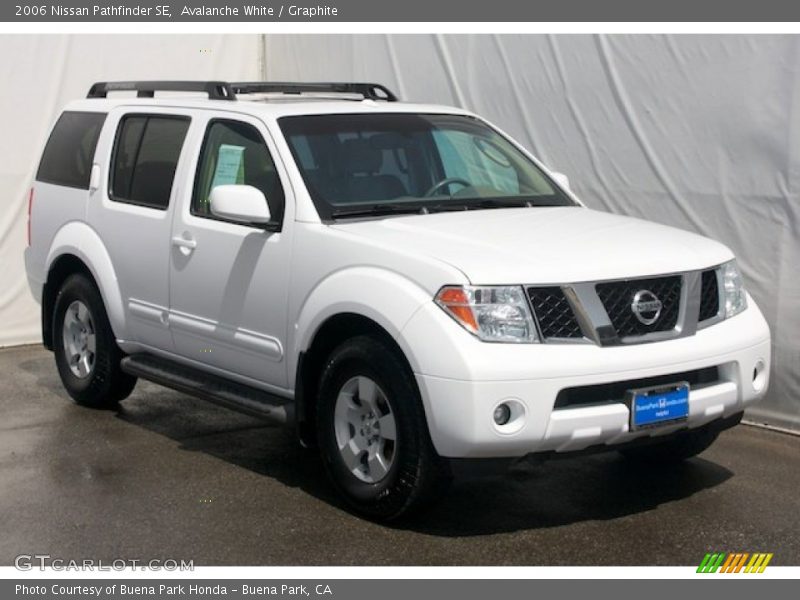 Avalanche White / Graphite 2006 Nissan Pathfinder SE