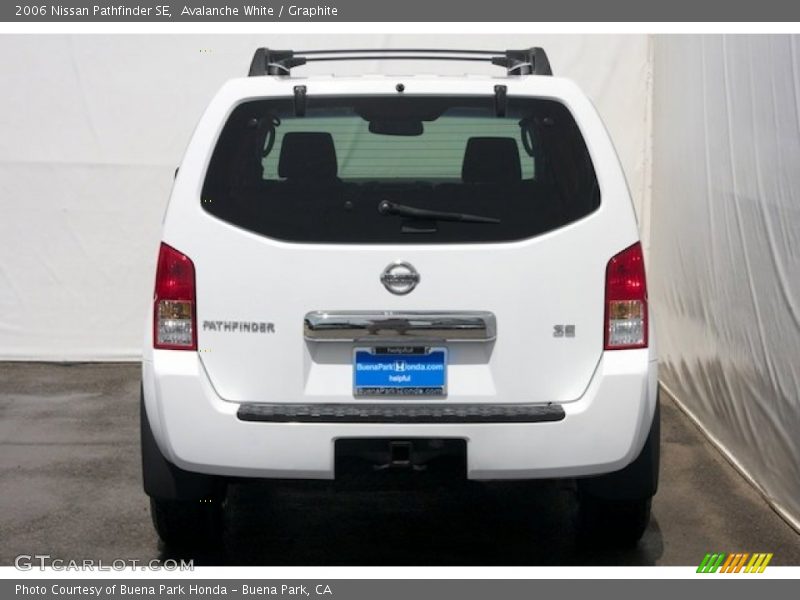 Avalanche White / Graphite 2006 Nissan Pathfinder SE
