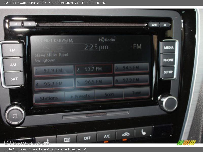 Reflex Silver Metallic / Titan Black 2013 Volkswagen Passat 2.5L SE