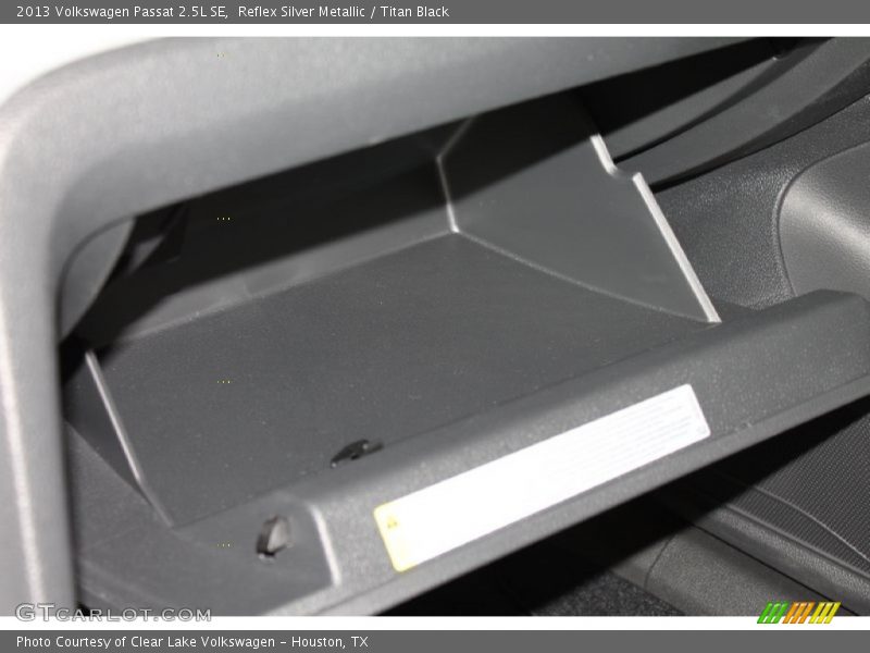 Reflex Silver Metallic / Titan Black 2013 Volkswagen Passat 2.5L SE