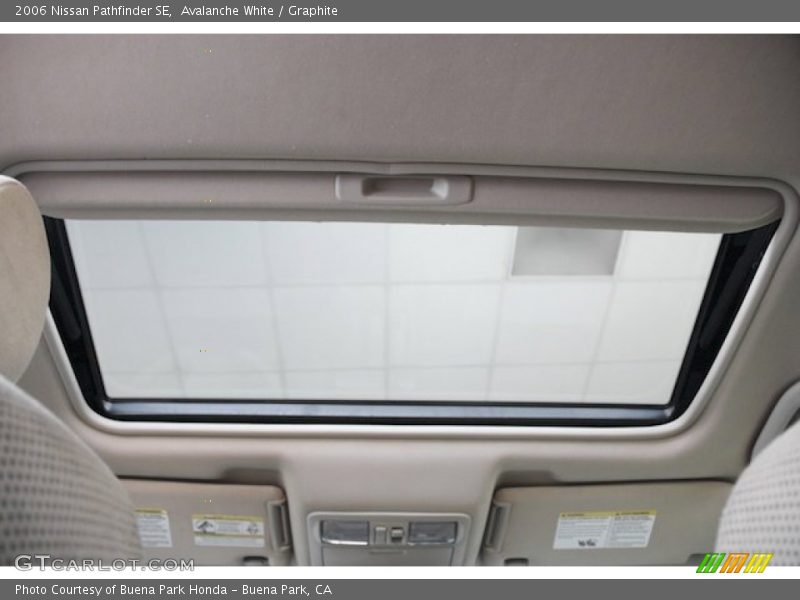 Avalanche White / Graphite 2006 Nissan Pathfinder SE