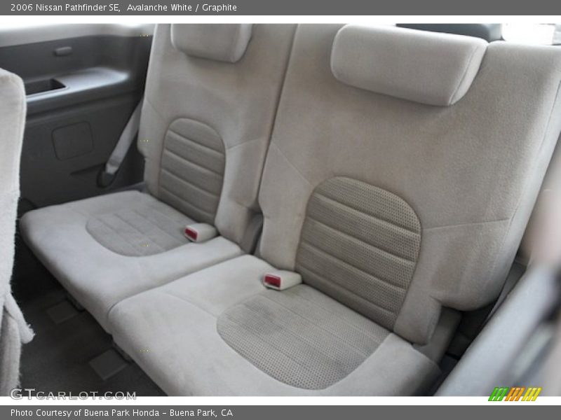 Avalanche White / Graphite 2006 Nissan Pathfinder SE