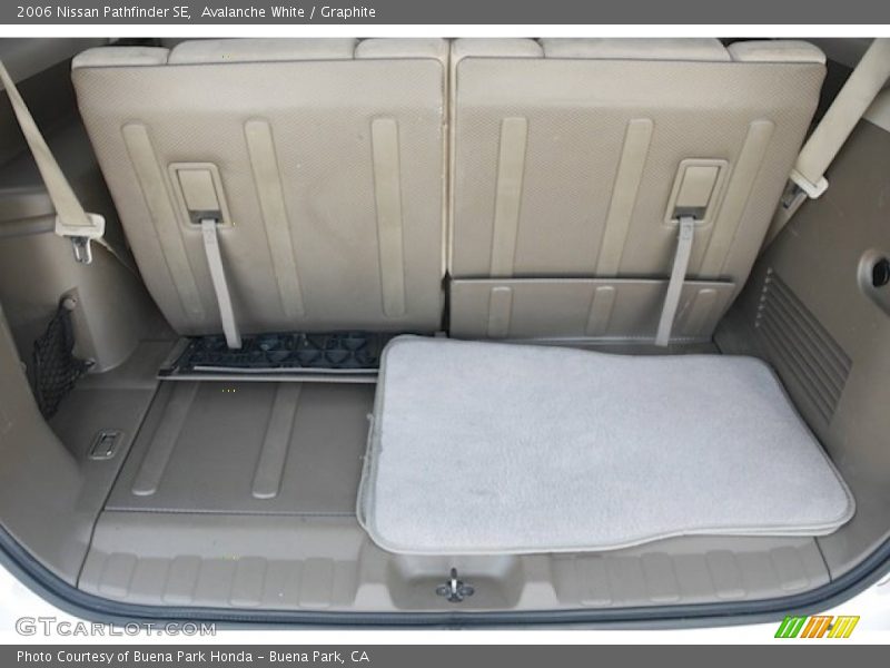 Avalanche White / Graphite 2006 Nissan Pathfinder SE
