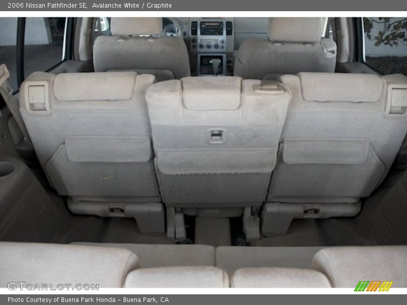 Avalanche White / Graphite 2006 Nissan Pathfinder SE