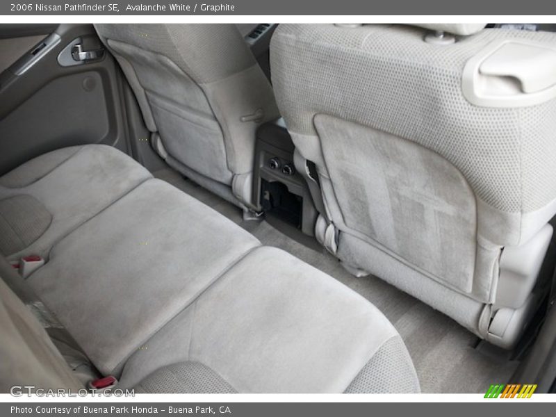 Avalanche White / Graphite 2006 Nissan Pathfinder SE