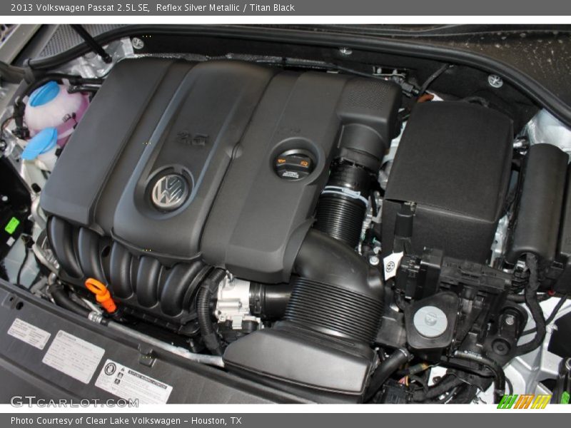 Reflex Silver Metallic / Titan Black 2013 Volkswagen Passat 2.5L SE