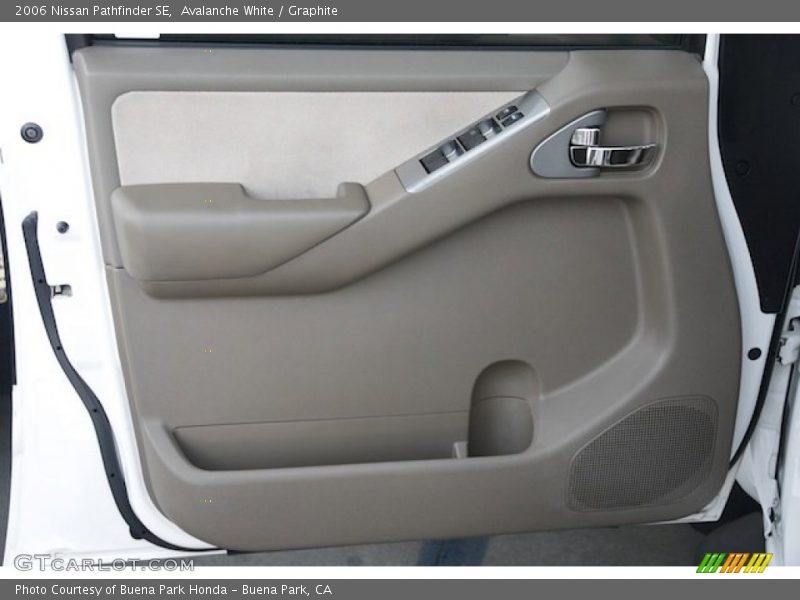 Avalanche White / Graphite 2006 Nissan Pathfinder SE