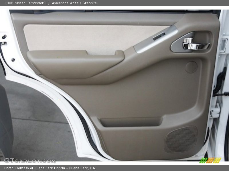Avalanche White / Graphite 2006 Nissan Pathfinder SE