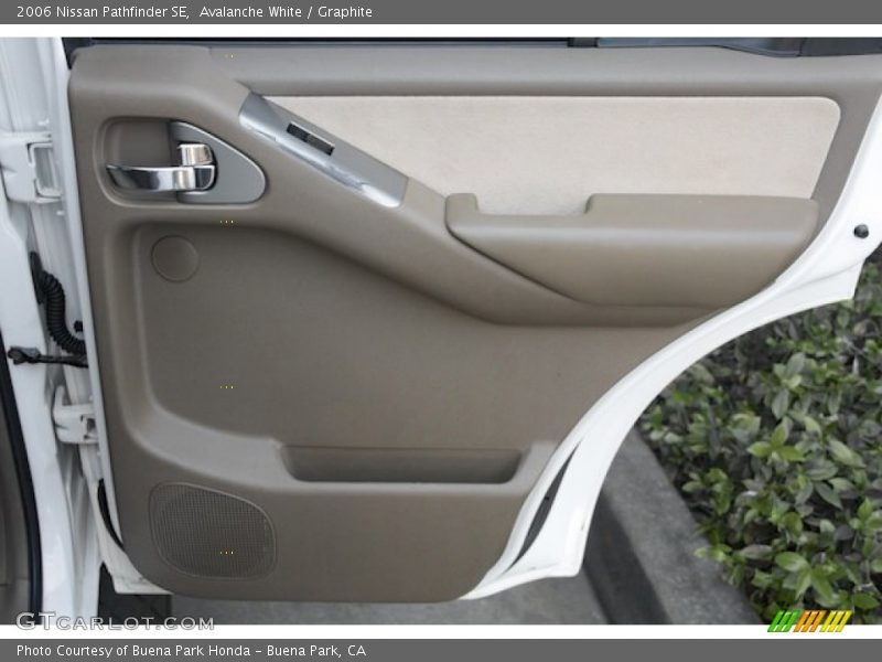 Avalanche White / Graphite 2006 Nissan Pathfinder SE