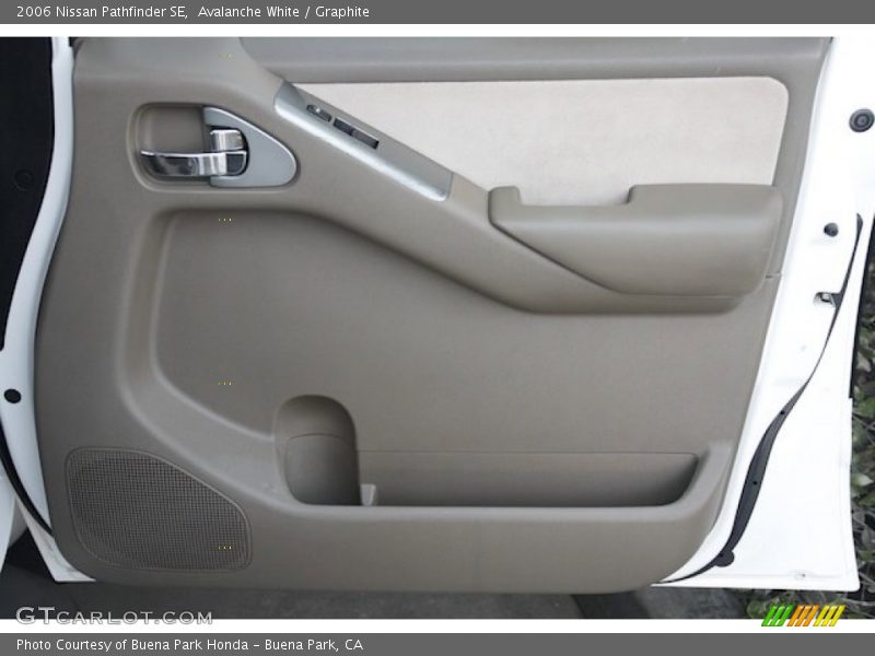 Avalanche White / Graphite 2006 Nissan Pathfinder SE