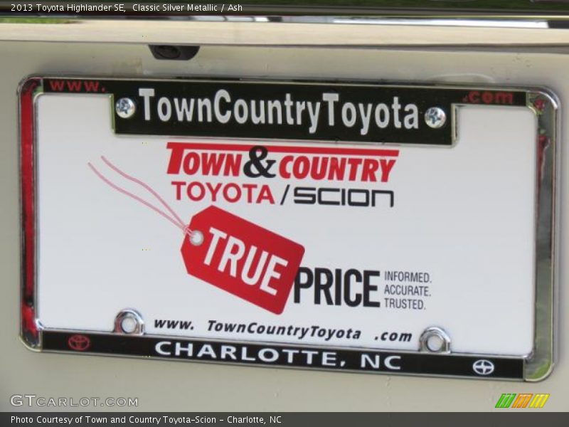 Classic Silver Metallic / Ash 2013 Toyota Highlander SE