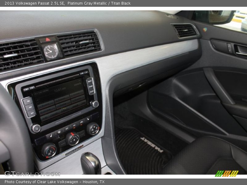 Platinum Gray Metallic / Titan Black 2013 Volkswagen Passat 2.5L SE
