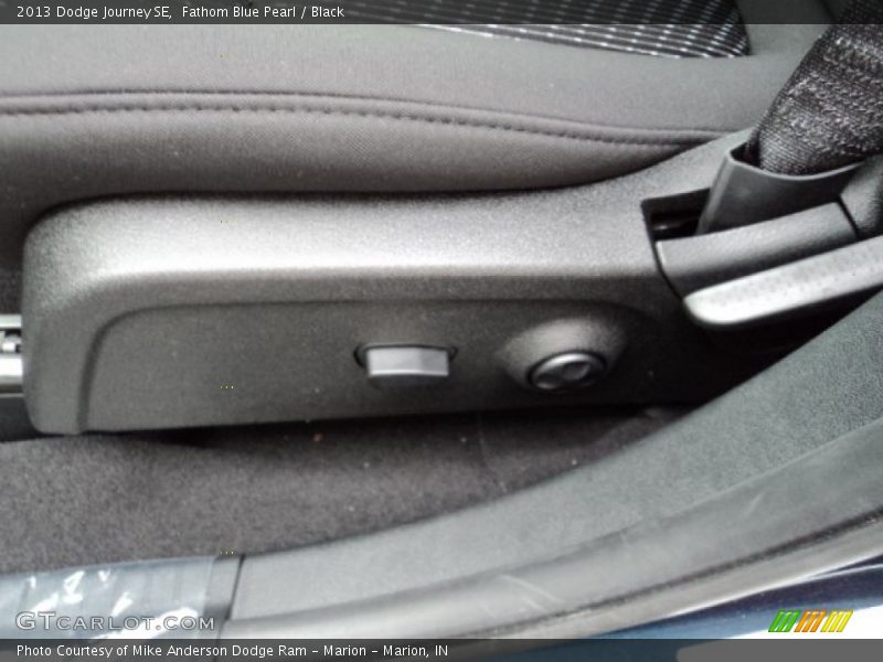 Fathom Blue Pearl / Black 2013 Dodge Journey SE