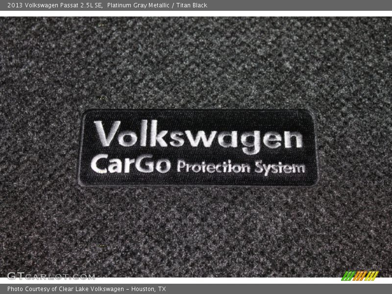 Platinum Gray Metallic / Titan Black 2013 Volkswagen Passat 2.5L SE