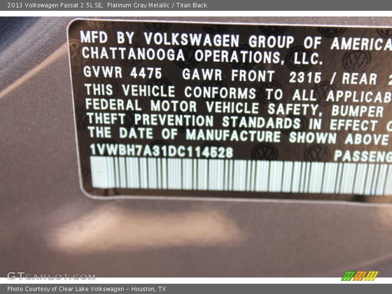 Platinum Gray Metallic / Titan Black 2013 Volkswagen Passat 2.5L SE