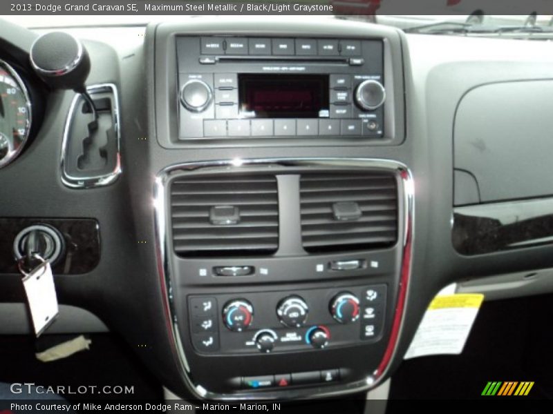 Maximum Steel Metallic / Black/Light Graystone 2013 Dodge Grand Caravan SE
