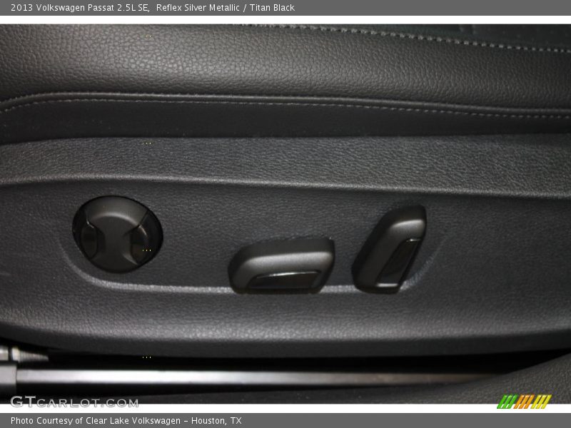 Reflex Silver Metallic / Titan Black 2013 Volkswagen Passat 2.5L SE