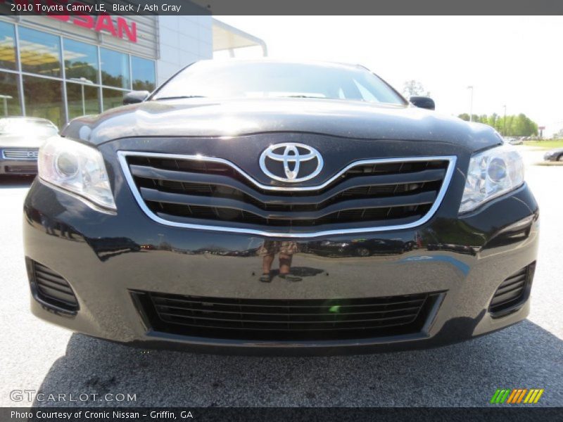 Black / Ash Gray 2010 Toyota Camry LE