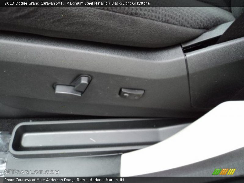 Maximum Steel Metallic / Black/Light Graystone 2013 Dodge Grand Caravan SXT