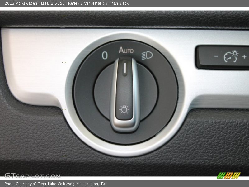 Reflex Silver Metallic / Titan Black 2013 Volkswagen Passat 2.5L SE
