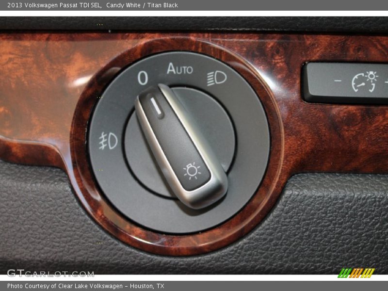 Candy White / Titan Black 2013 Volkswagen Passat TDI SEL