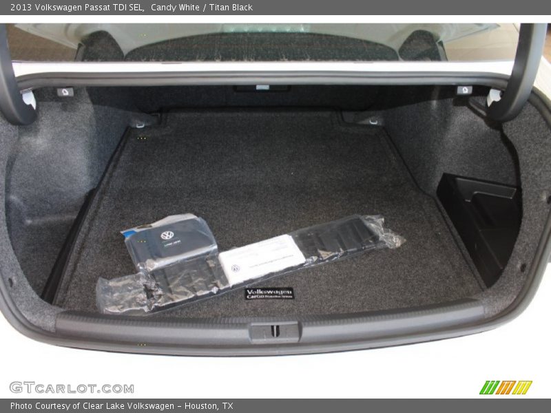 Candy White / Titan Black 2013 Volkswagen Passat TDI SEL