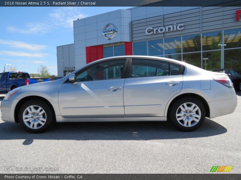 Radiant Silver / Charcoal 2010 Nissan Altima 2.5 S