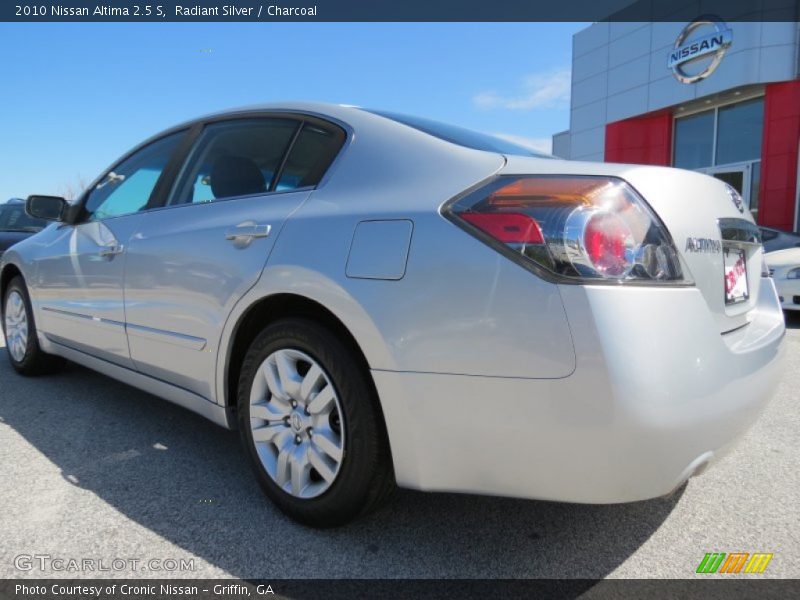 Radiant Silver / Charcoal 2010 Nissan Altima 2.5 S