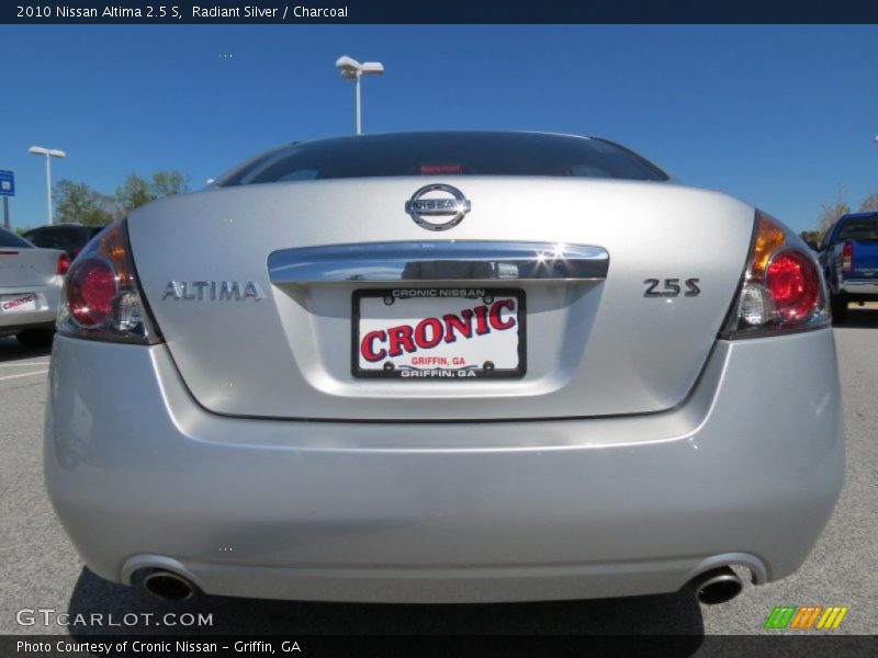 Radiant Silver / Charcoal 2010 Nissan Altima 2.5 S