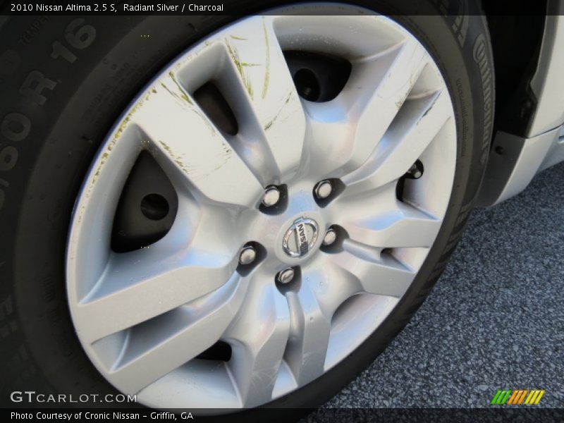 Radiant Silver / Charcoal 2010 Nissan Altima 2.5 S