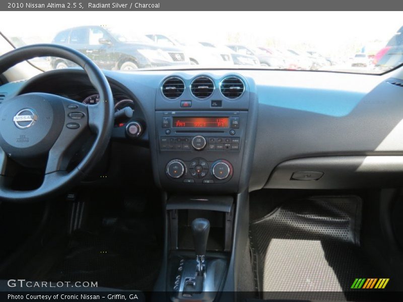Radiant Silver / Charcoal 2010 Nissan Altima 2.5 S