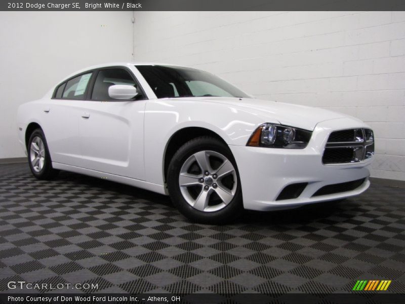Bright White / Black 2012 Dodge Charger SE