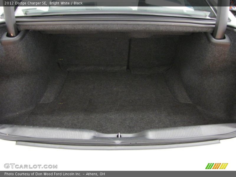 Bright White / Black 2012 Dodge Charger SE