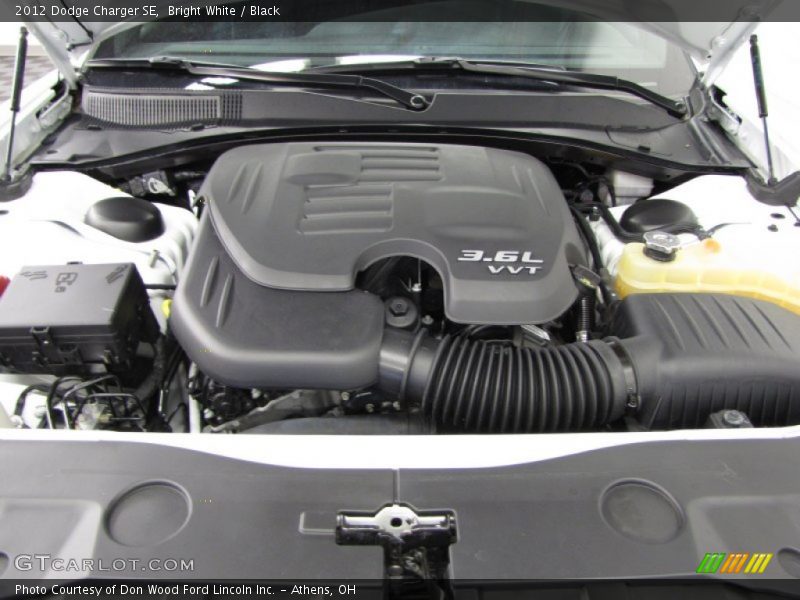 Bright White / Black 2012 Dodge Charger SE