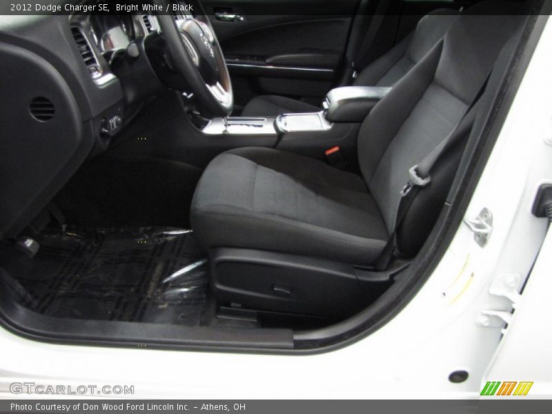 Bright White / Black 2012 Dodge Charger SE