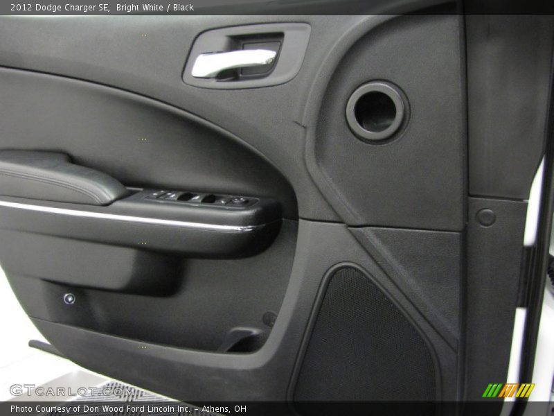 Bright White / Black 2012 Dodge Charger SE