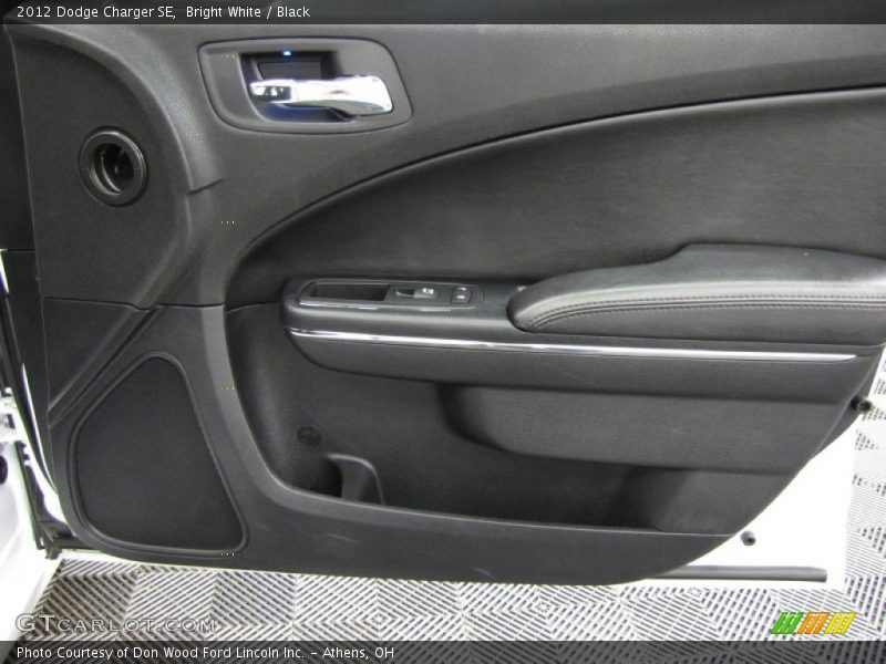 Bright White / Black 2012 Dodge Charger SE
