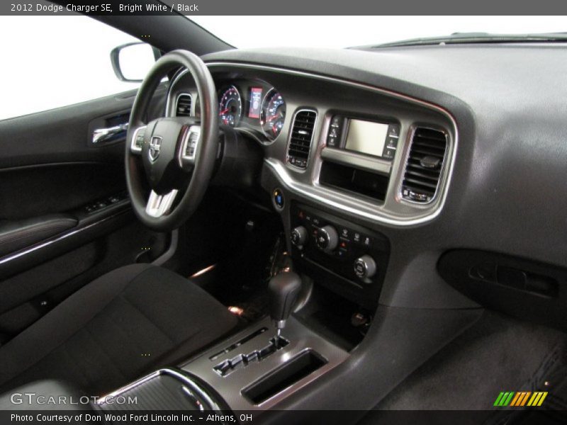 Bright White / Black 2012 Dodge Charger SE