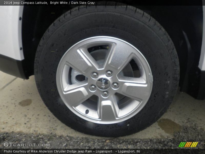 Bright White / Dark Slate Gray 2014 Jeep Compass Latitude