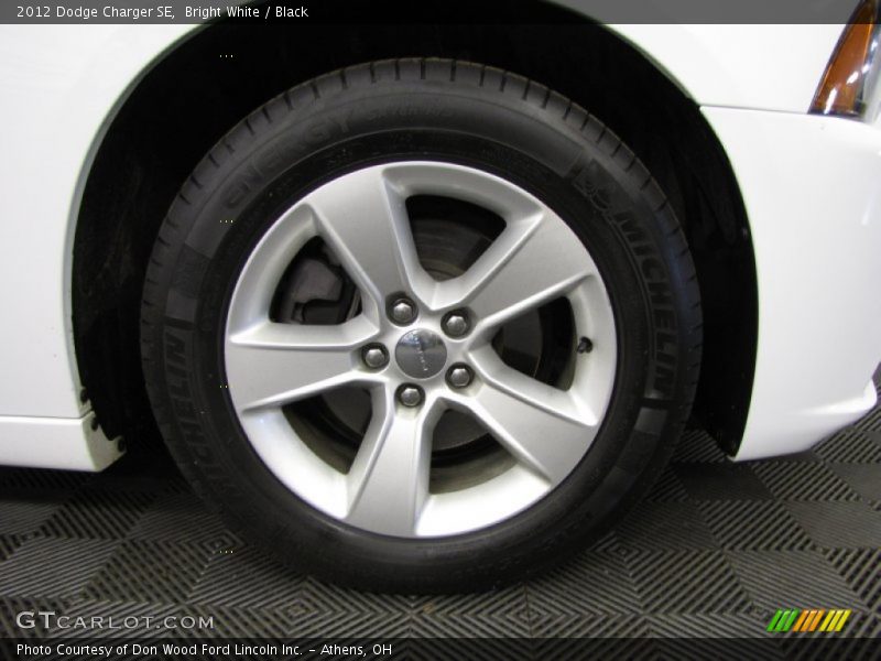 Bright White / Black 2012 Dodge Charger SE