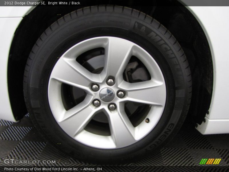 Bright White / Black 2012 Dodge Charger SE