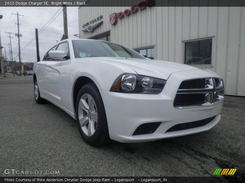Bright White / Black 2013 Dodge Charger SE